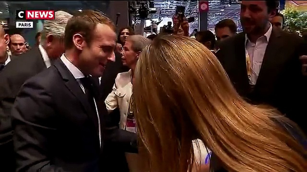Quand Emmanuel Macron se fait troller par un robot