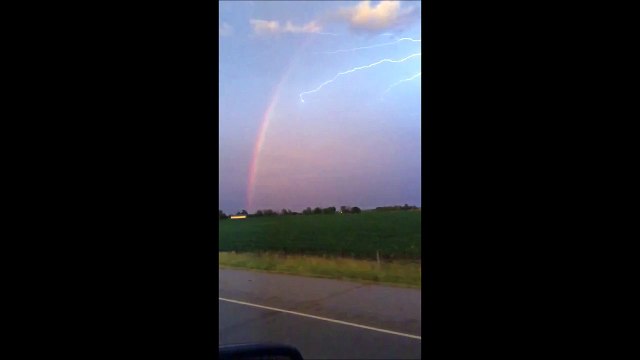 Quand un orage rencontre un arc en ciel... Magnifique