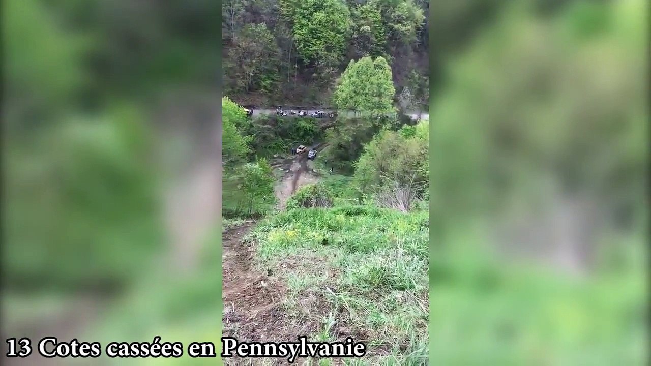 Tonneaux en série pour ce 4x4 qui dévale une pente.