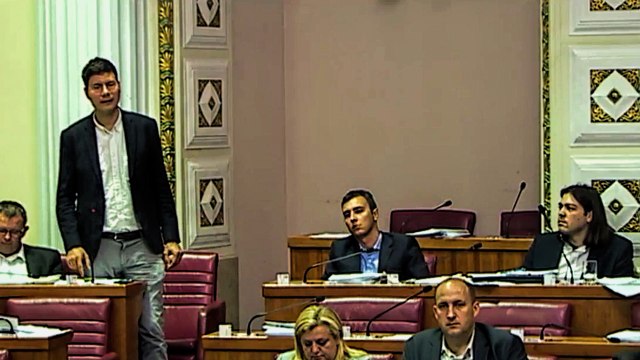 Pernar: HDZ je Crna udovica.