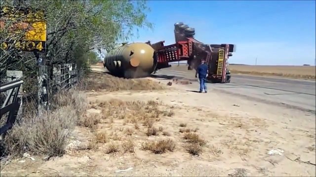 Compilation d'accidents en convois exceptionnels.