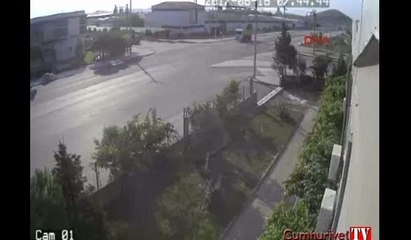 TIR, işçi servisi minibüsüne çarptı: 15 yaralı