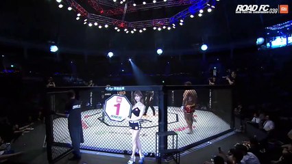 Video herunterladen: Un combat MMA se termine en 9 secondes à cause dun mauvais coup dans les parties intimes