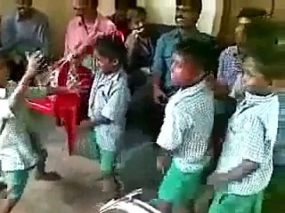 326.यह Video नही देखा तो क्या देखा...-- इसे देख आप हिरो हिरोईन का डान्स भुल जायेंगे.....!!!