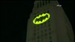 Batman - Los Angeles se ilumina con la Bat-señal para homenajear a Adam West