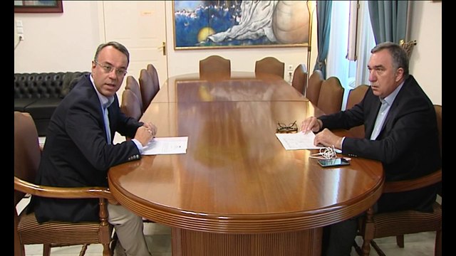 Ο Χρήστος Σταϊκούρας στο γραφείο του Θύμιου Καραΐσκου