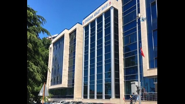 Çantasındaki şampuan şişesinden bonzai çıkan kadın adliyede