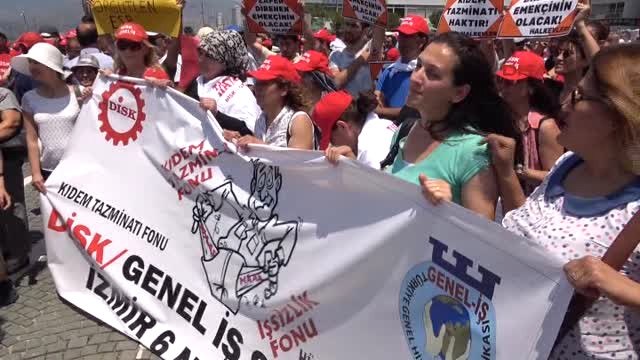 Izmir Disk'ten Kıdem Tazminatı Düzenlemesine Tepki Eylemi