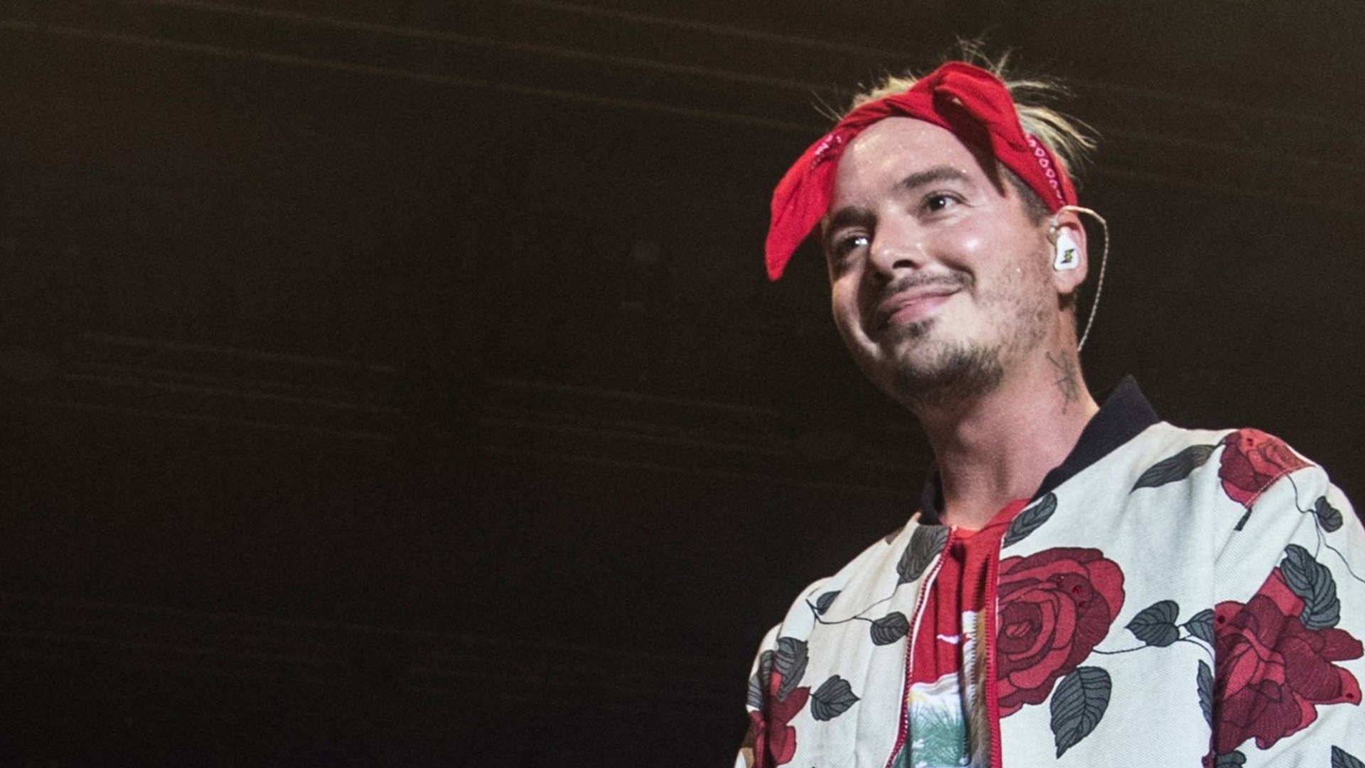 J Balvin Encuentra Dos Tías Que No Sabía Que Existían