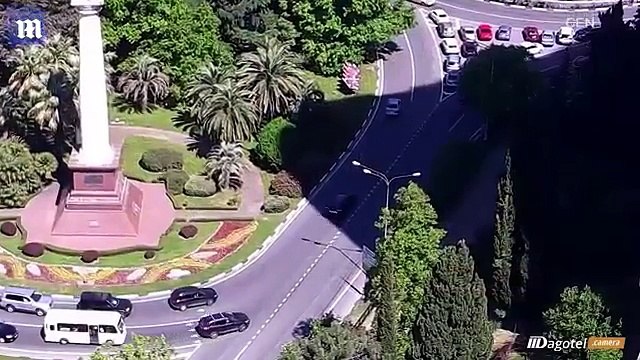 Une mère russe néglige totalement ses deux enfants qui sont tombés du coffre de sa voiture