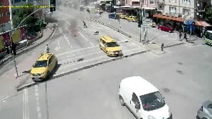 Kamyonun Sağlık Ocağına Çarptığı Kaza Mobese'de