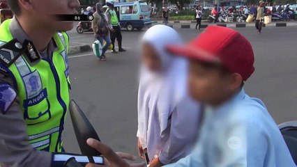 Masih Di bawah Umur, Anak Ini Menangis Ketika Hendak Ditilang - 86