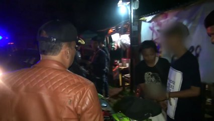 Geberek Warung Terpencil, Petugas Temukan Puluhan Botol Miras Siap Jual - 86