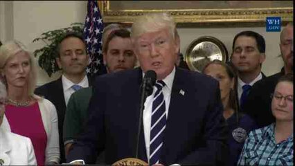 Trump asegura que la "caza de brujas" contra él es por despedir a Comey