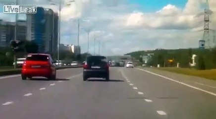 Un pompier s'endort au volant et heurte violemment un policier