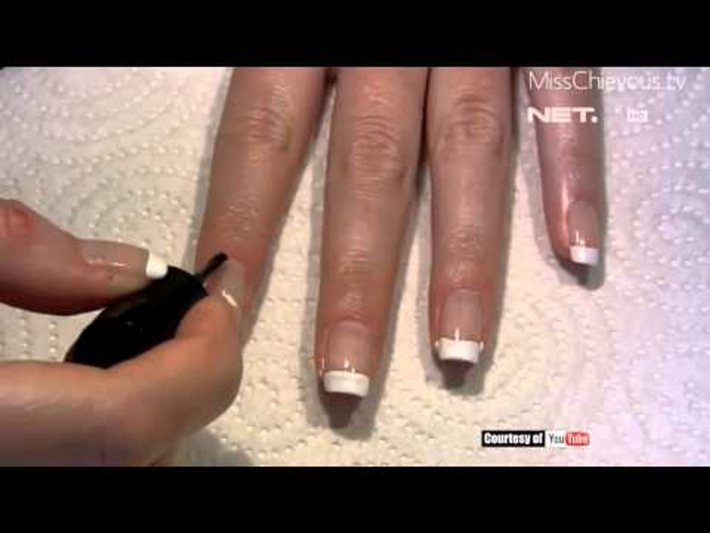 ⁣Entertainment News - Tips French Manicure