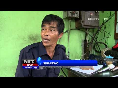 NET24 - Palang pintu perlintasan Pondok Betung sudah berfungsi normal, tapi pengendara masih bandel