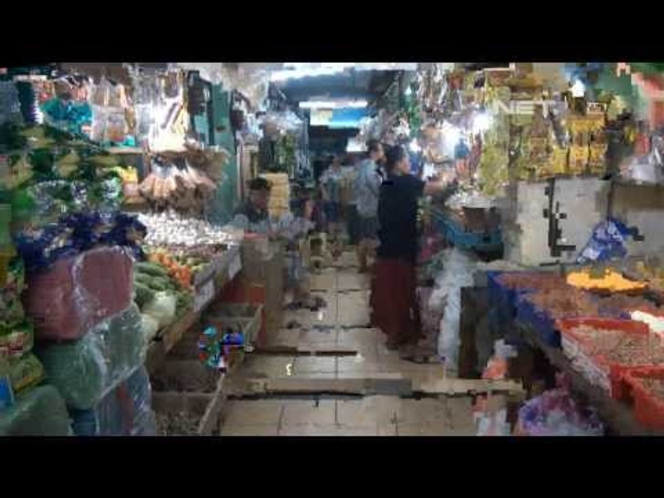 NET12 - Operasi pasar digelar oleh Pemkot Surabaya untuk kendalikan harga