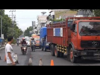 NET12 - Fly Over Pasar Kembang Surabaya Mulai Dibuka Untuk Umum