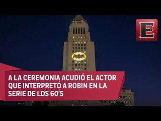 Batiseñal brilla sobre Los Ángeles en homenaje a Adam West