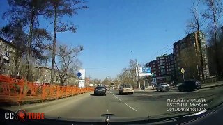 Stupid Drivers on Dashcam - New Car Funny Videos 2017, Driving Fails Vehicles in Traffic #579