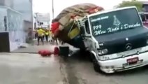 Heavy Loaded Truck Fail - Extreme Truck Driving Ski