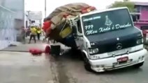 Heavy Loaded Truck Fail - Extreme Truck Driving