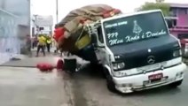 Heavy Loaded Truck Fail - Extreme Truck Driv