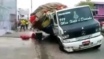 Heavy Loaded Truck Fail - Extreme Truck Driving S