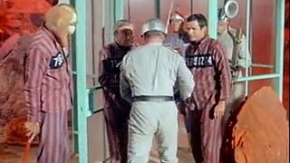 Lost In Space S03 E20  Fugitives In Space