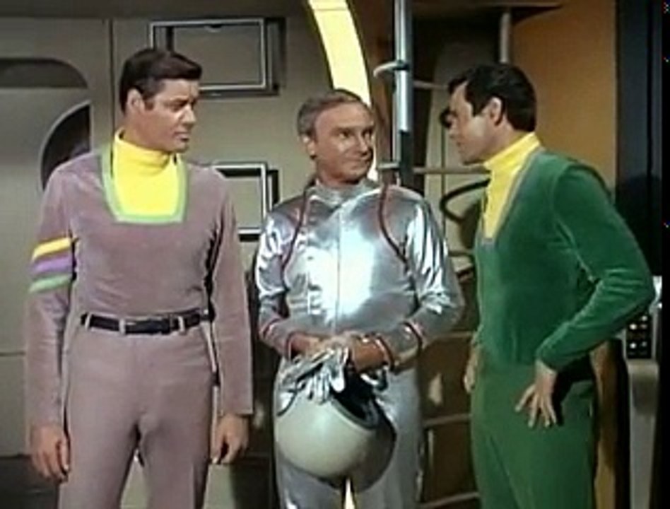 Lost In Space S03 E24  Junkyard In Space