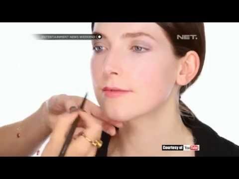 Tips membuat bibir terlihat penuh dengan lipstik