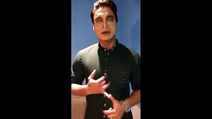 Shoaib Akhtar wearing lipstick and make-up during backstage of GEO TV show
