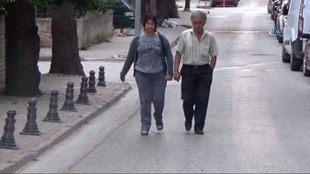 Kızına Hem Annelik Hem Babalık Yapıyor