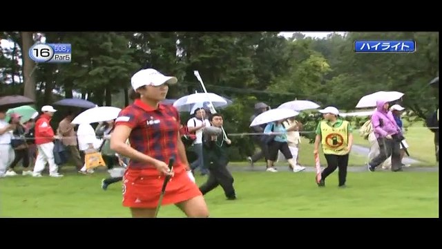 2015ゴルフ５レディース最終日、イボミおへそチラリ！