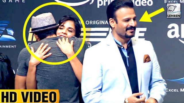 Farhan Akhtar INSULTS Vivek Oberoi On Stage By Ignoring Him