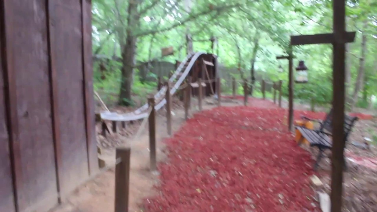 Cet ado s'est fabriqué des montagnes russes dans son jardin - Roller coaster maison