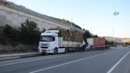 Bursa'da Feci Tır Kazası: 1'i Ağır 2 Yaralı