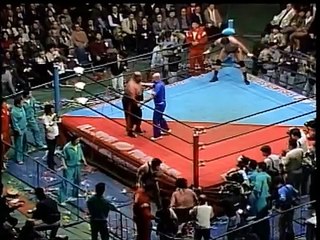 Hansen & Gordy vs Tenryu & Kawada (December 16, 1988)
