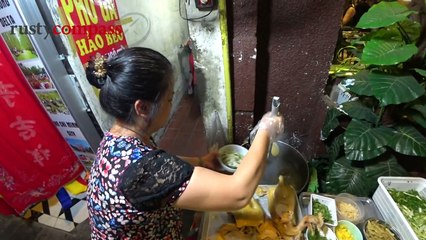 Street food touring Hanoi - random street, random dishes