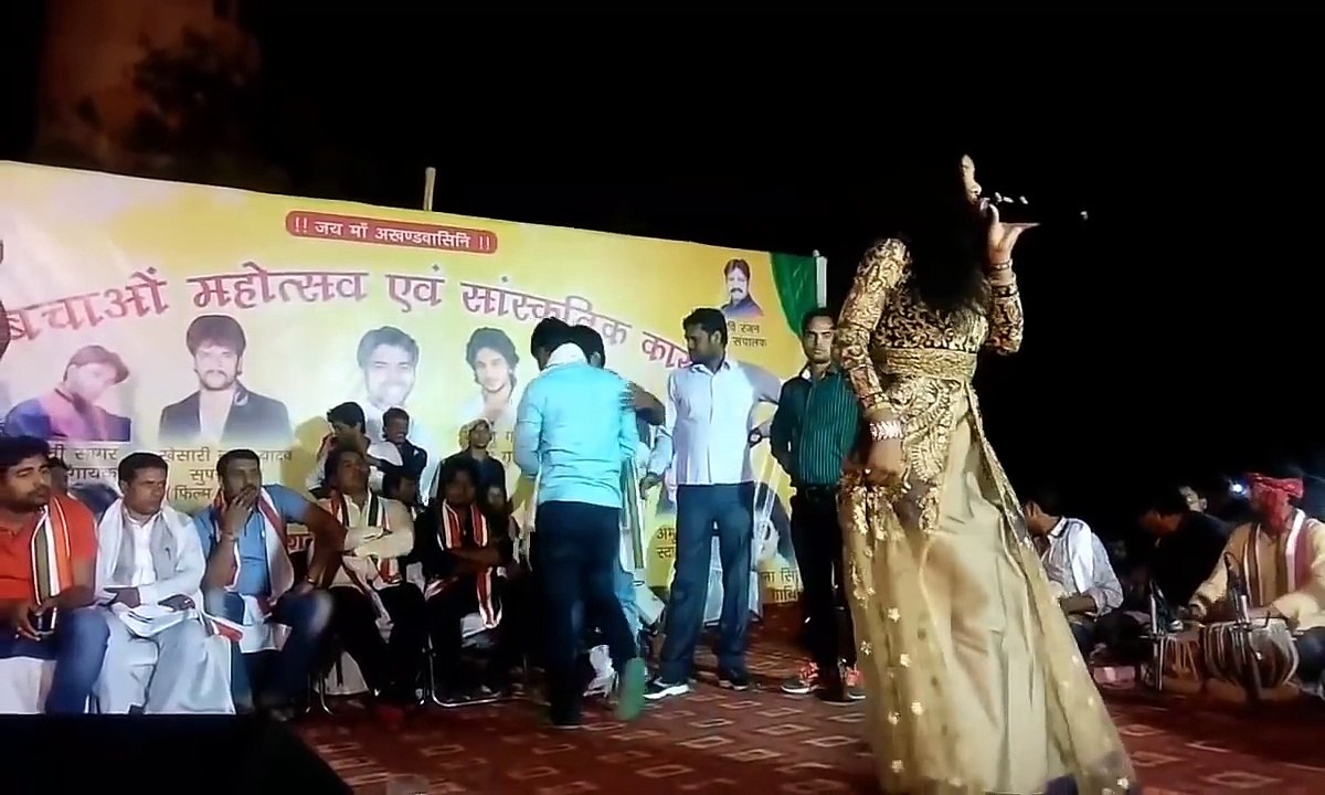 2017 का पहला धमाकेदार Dance Performance, Sona Singh Live Show 2017