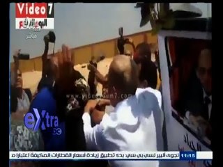 #لازم_نفهم | المواطنين ينهالون بالضرب على مواطن رفع شارة رابعة في جنازة النائب العام