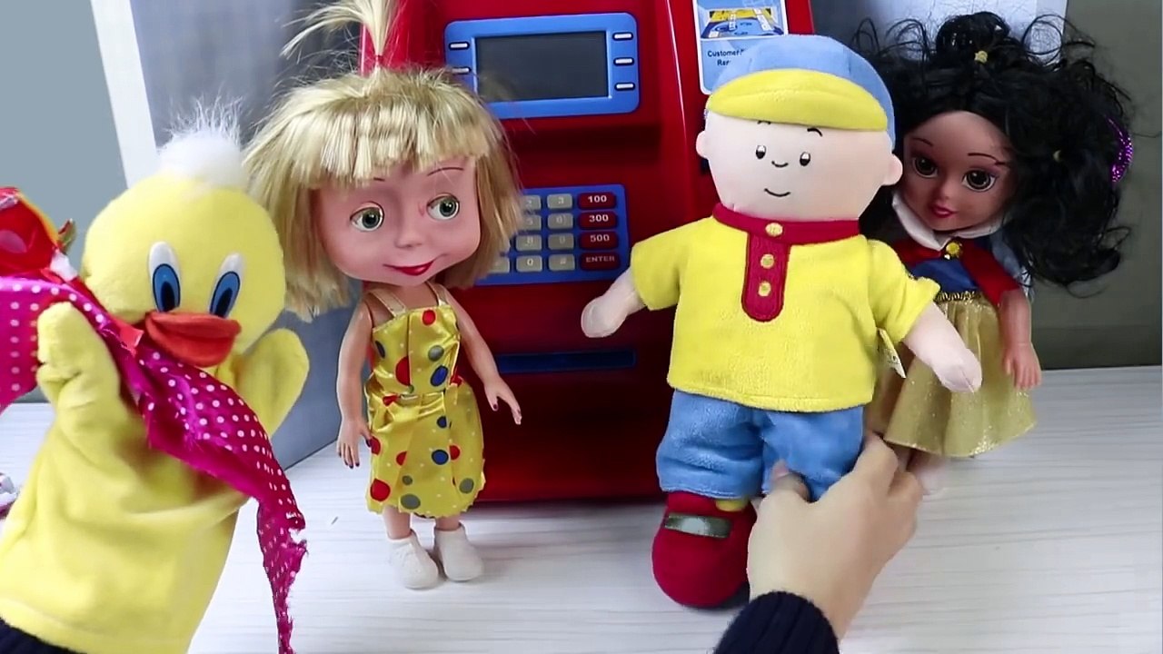 Caillou Oyuncak ATM 'den Para Çekiyor Hırsız Maşa Paraları Çalıyor - Çizgi Film