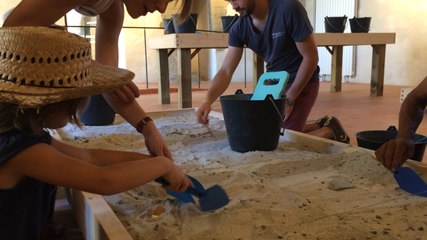 Atelier carré de fouille au château