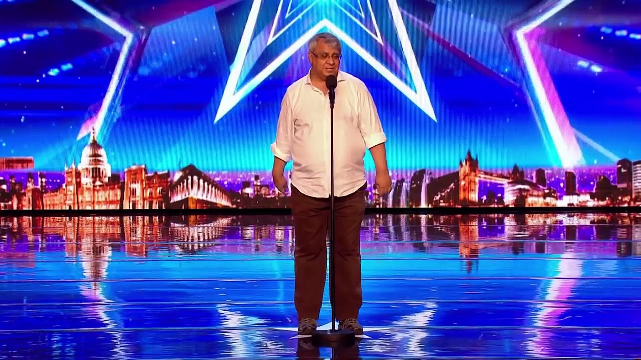 He Writes and Sings For The JUDGE! AWWW! OOPS, Britain's Got Talent  (Il écrit et chante pour le juge! Awww! Oops)