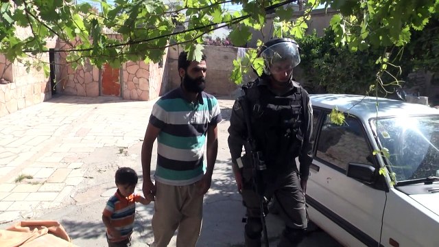 الجيش الإسرائيلي يغلق قرية منفذي هجوم القدس بالضفة الغربية