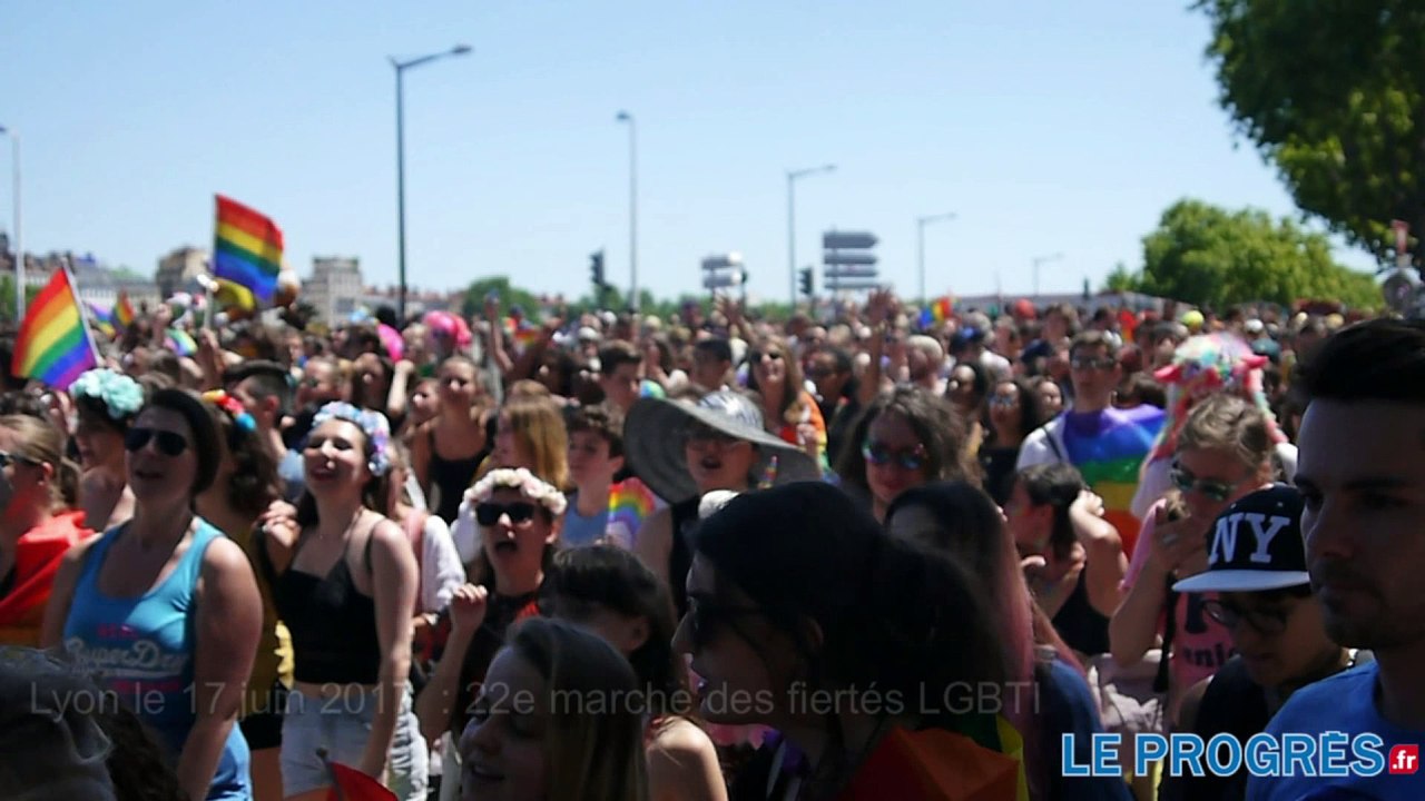 Dans le défilé de la 22e marche des fiertés de Lyon
