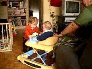 Maëlle promène Ethan