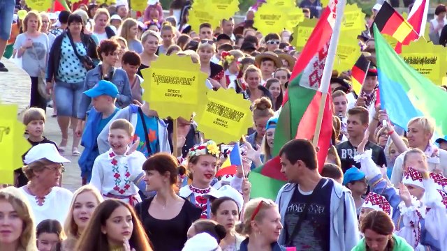 На портите на Стария Несебър кмета Николай Димитров посрещна хиляди деца