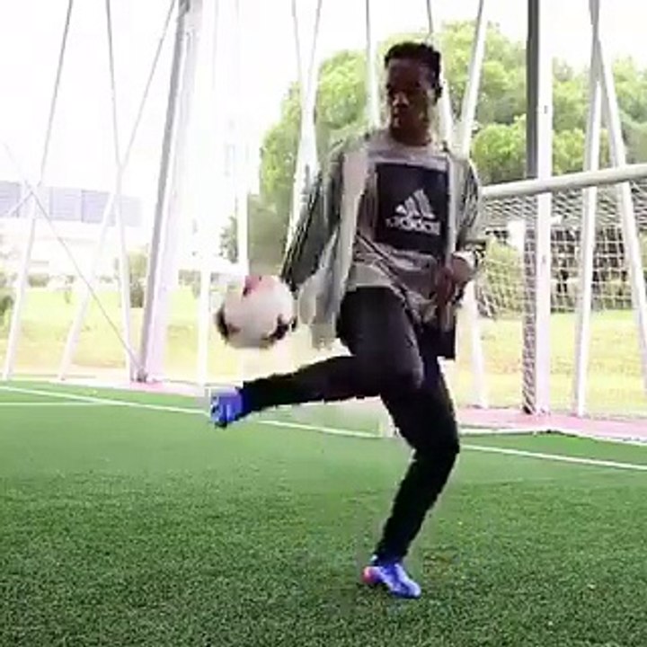 Andre Carrillo Freestyle #Benfica #Adidas